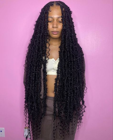 Goddess Butterfly Locs, Curly Soft Locs, Soft Locs With Curly Ends, Soft Locs With Curls, Goddess Soft Locs, Boho Locs, Soft Locs, Butterfly Locs, Faux Locs Hairstyles