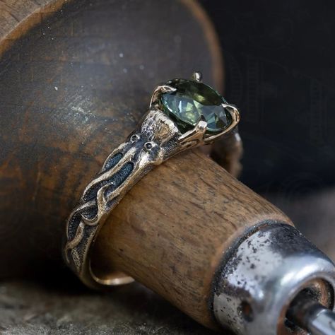 Andrew Ashcroft (@ashcroftjewellery) • Instagram photos and videos Armor Jewelry, Fairy Grunge Aesthetic, Magical Jewelry, Bold Jewelry, Dope Jewelry, Funky Jewelry, Jewelry Lookbook, Green Sapphire, Alternative Wedding