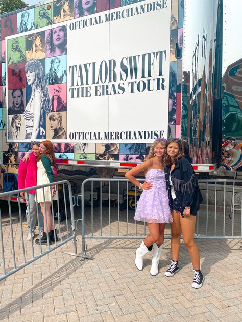 I 💜 T-SWIZZLE Eras Tour Aesthetic, Tour Aesthetic, Taylor Core, Swift Concert, Taylor Swift Tour Outfits, Swift Tour, Tour Outfits, Out Of The Woods, Concert Outfits