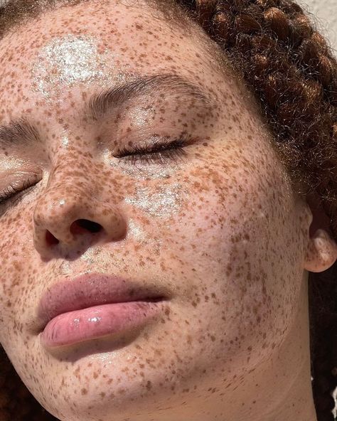 Freckles Aesthetic, People With Freckles, Women With Freckles, Fake Freckles, Freckles Makeup, Beautiful Freckles, Freckle Face, Actress Without Makeup, Crystal Aesthetic