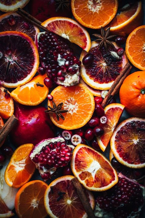 Mulled Wine Photography, Holiday Food Photography, Wine Color Aesthetic, Mulled Wine Aesthetic, Winter Food Photography, Holiday Smells, Mulled Wine Spices, Autumn Spices, Winter Fruits