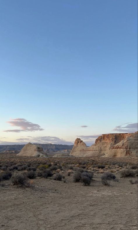 Utah Aesthetic, Art Photography Portrait, Desert Dream, Mountain Wallpaper, Us Road Trip, Graphic Poster Art, Get Outdoors, Pretty Places, The Desert