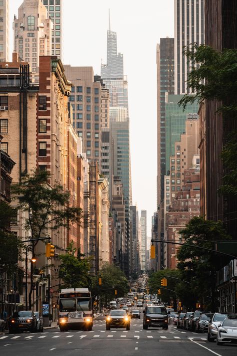 Upper East Side Aesthetic, East Side Aesthetic, Empire State Of Mind, Nyc Aesthetic, Downtown New York, New York Photos, Nyc Life, New York Aesthetic, New York Life