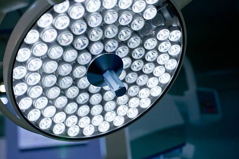 Photo Hospital, Vital Signs Monitor, Operating Theatre, Female Surgeon, Preparing For Surgery, Female Dentist, Surgery Doctor, Theatre Lighting, Close Up Faces