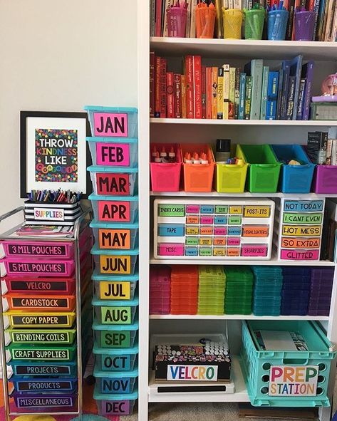 Teaching Organization, Kindergarten Classroom Decor, Classroom Organisation, Homeschool Classroom, School Room, Homeschool Organization, Teacher Organization, Classroom Setup, Classroom Design