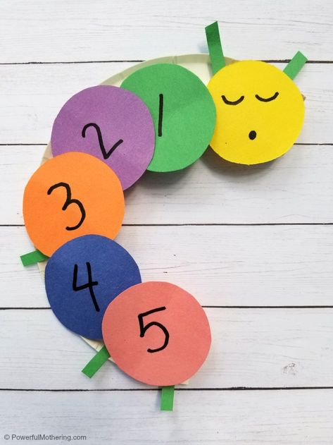 Make an engaging counting caterpillar to help children who are learning numbers. Numbers Crafts Preschool, Counting Craft, Counting Caterpillar, Numbers Craft, Tree Unit, January Craft, Diy Study Table, Preschool Numbers, Hungry Caterpillar Craft