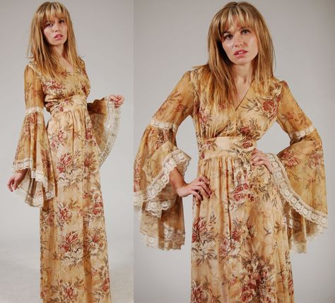 70s Long Sleeve Dress, 1970s Wedding Guest Dress, Bell Sleeve Dress Long, 70s Flowy Dress, Bell Sleeve Dresses, Bell Sleeve Maxi Dress, 70s Floral Dress, Angel Sleeve Dress, 1970s Maxi Dress