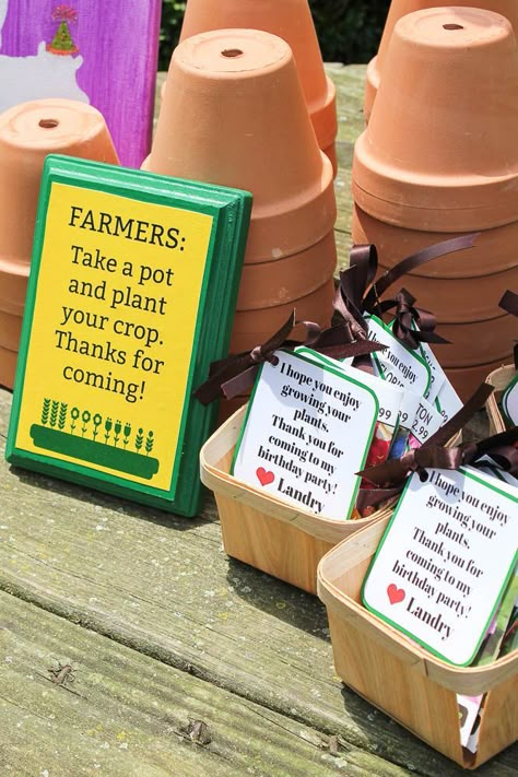 Party favors for farm themed parties - seed packets with little pots for planting. #partyfavor #diypartyfavor #farmparty #farmbirthdayparty #birthdaypartyideas #birthdaypartyfavor Farm Birthday Party Ideas, John Deere Birthday Party, John Deere Birthday, Tractor Birthday Party, Farm Animals Birthday, Farm Themed Party, Barnyard Birthday Party, Animals Birthday Party, Farm Theme Birthday