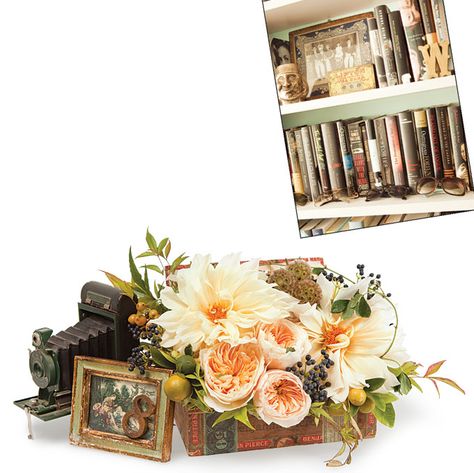 example Wedding Centerpeices, Photo Centerpieces, 1930s Wedding, Hippie Wedding, Vintage Wedding Theme, Flower Centerpieces Wedding, Centerpiece Ideas, Flea Market Finds, Wonderland Wedding