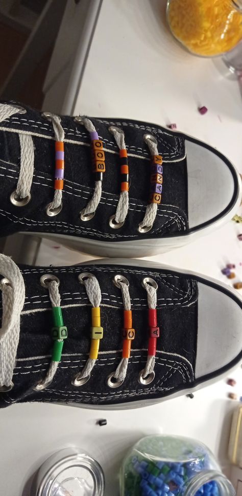 Converse Beaded Laces, Converse With Beads On Laces, Converse Beads On Laces, Beads On Converse, Converse Laces Ideas, Converse Beads, Beads On Laces, Beaded Converse, Laces Ideas