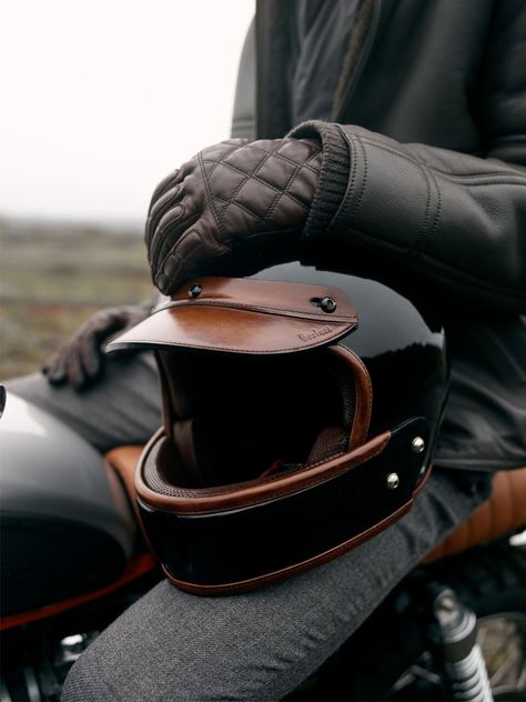 Xjr 1300, Cafe Racer Helmet, Retro Helmet, Мотоциклы Cafe Racers, Custom Motorcycle Helmets, Bike Photoshoot, Moto Vintage, Scrambler Motorcycle, Retro Motorcycle