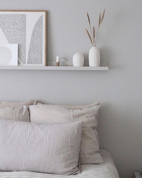 Picture Shelf Above Bed, Shelf Decor Above Bed, Farrow And Ball Lamp Room Grey, Above Bed Shelf, Ikea Cube, Diy Seng, Bedroom Inspiration Grey, Pictures Above Bed, Shelf Above Bed