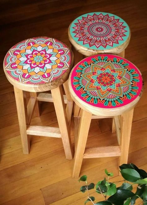 #SanDiegoCountyFair #HomeAndHobby #PaintedFurniture #Ideas Painted Stools, Diy Plant Stand, Deco Boheme, Painted Chairs, Wood Stool, Funky Painted Furniture, Funky Furniture, Into The Woods, Hand Painted Furniture