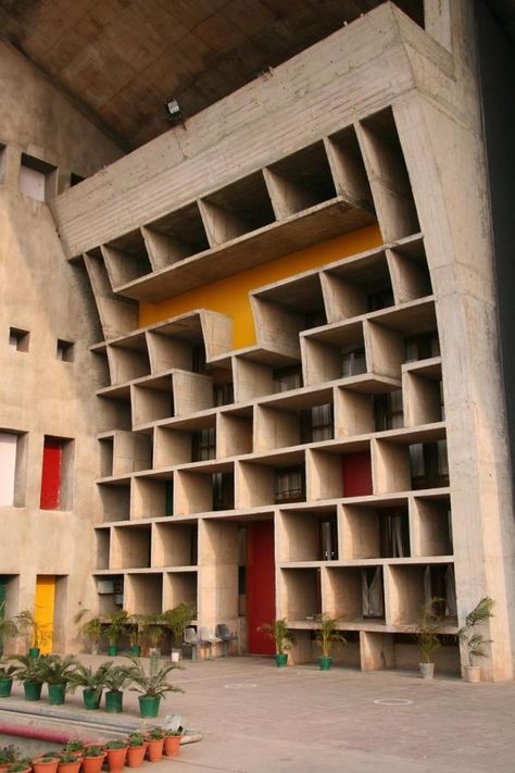 1953 The Palace of Justice in Chandigarh, India by Le Corbusier - Exploiting plasticity of concrete Palace Of Justice, Corbusier Architecture, Le Corbusier Architecture, Brutalism Architecture, Concrete Architecture, Walter Gropius, Brutalist Architecture, Brutalism, Architectural Inspiration