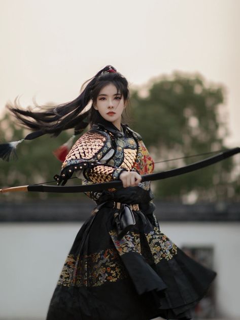 Chinese Armor Fantasy, Chinese Battle Outfit, Chinese Armor Art, Traditional Chinese Armor, Chinese Woman Traditional, Chinese Archer, Chinese Outfits Traditional, Chinese Clothing Women, Hanfu Armor