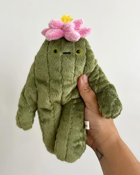 Little Lumps | Mage the Cactus Bloog is in bloom! Tonight at 6:30 pm EST 🌸🌵🌸 | Instagram Stitched Flowers, Cute Squishies, Cute Sewing Projects, Sewing Stuffed Animals, Cute Plushies, Cute Stuffed Animals, Cute Little Things, Cute Toys, Cute Plush