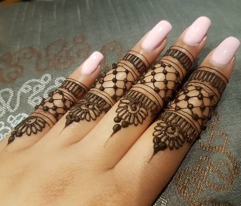 Henna Designs Arabic, Easy Henna Design, Finger Mehendi Designs, Henne Tattoo, Henna Inspo, Finger Henna Designs, Easy Henna, Henna Tattoo Hand, Henna Tattoo Designs Hand