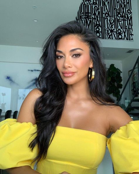 Nicole Scherzinger Hair, Nichole Scherzinger, Thom Evans, Straight Nose, Celebrity Siblings, Nose Shapes, Nicole Scherzinger, Rise And Shine, Dark Hair