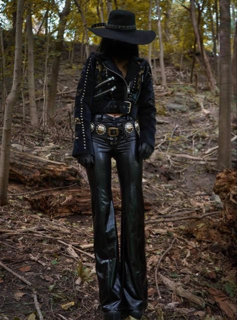 Sharon Ehman, Goth Outfit Ideas, Toxic Vision, Cowgirl Style Outfits, Black Cowgirl, Cowboy Girl, Rodeo Outfits, Cowboy Outfits, Oil Slick