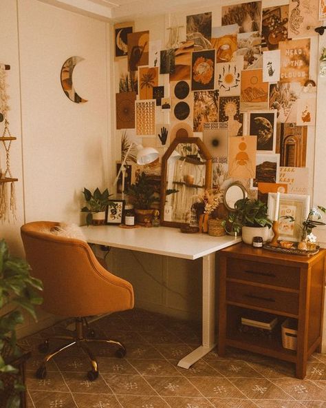 Altar Ideas Sacred Space, Make Your Room Aesthetic, Witchy Office, Witchy Desk, Witchy Room Aesthetic, Cosmic Collage, Celestial Room, Witchy Room, Collage Kit