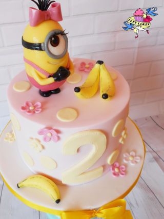 Minion girl for girl who loves Minions Girl Minion Cake, Minion Girl Party, Girl Minion Birthday Party, Cute Pink Cake, Minions Birthday Party Decorations, Minion Girl, Minions Birthday Theme, Despicable Me Cake, Bolo Panda