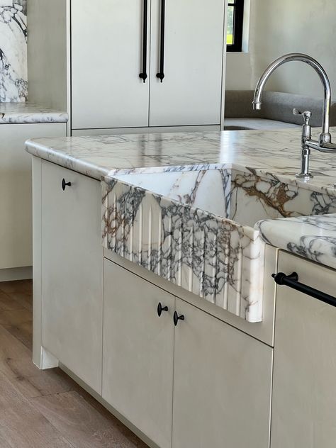 We Designed This Farmhouse Sink Out Of Natural Stone With A Subtle Ribbing Detail To Add A Bit Of Texture To This Tonal Space. The Shapes… | Instagram Marble Kitchen Sink, Corchia Marble, Stone Farmhouse Sink, Arabescato Corchia, Stone Sink Kitchen, Montana Labelle, Apron Front Kitchen Sink, Kitchen Sink Design, Marble Kitchen