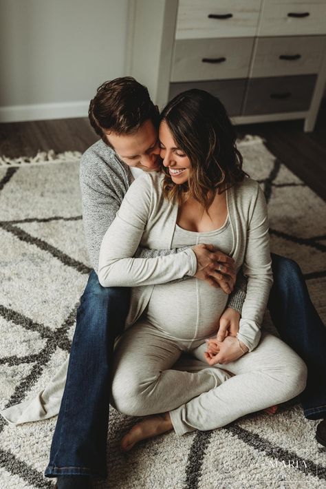 Indoor Home Maternity Photos, Pregnant Lifestyle, Maternity Photography Poses Couple At Home, Maternity Studio Photoshoot Couple Poses, Home Maternity Session, Maternity Pictures With Husband At Home, Maternity Photography Lifestyle, Diy Couple Maternity Photos, Maternity Photo At Home