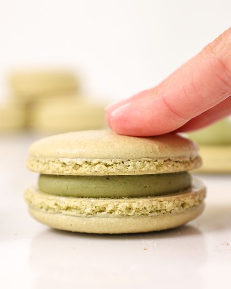 Learn how to make these delicious matcha macarons! They're filled with a silky-smooth matcha ganache and are such a treat! Matcha Ganache, Filling For Macarons, Matcha Macarons, Matcha White Chocolate, Ganache Filling, Chocolate Ganache Filling, Matcha Tea Powder, Recipe Tutorial, Macaroon Recipes