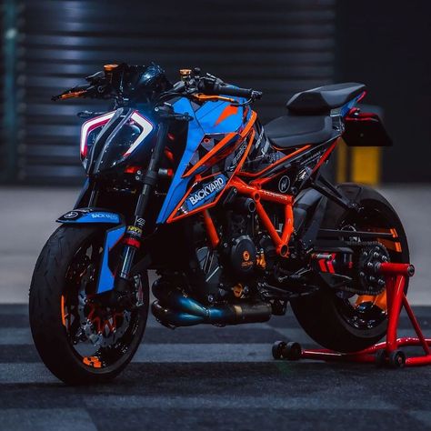 Bikeztube | ‼️KTM 1290 Superduke R‼️ by @superrtoys 🚀🚀🚀 | Instagram Motorbike Illustration, Hayabusa Motorcycle, Ktm Super Duke, Moto Wallpapers, Girl Riding Motorcycle, Duke Bike, Super Duke, Ktm Motorcycles, Big Bike