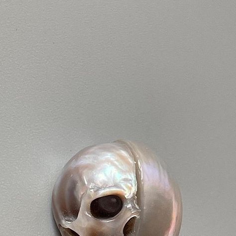 shinji nakaba on Instagram: "MEMENTO MORI Carved Pearl,New Work,2023, #shinjinakaba #crafetism" Shinji Nakaba, Carved Pearl, October 23, Memento Mori, New Work, Muse, Carving, On Instagram, Instagram