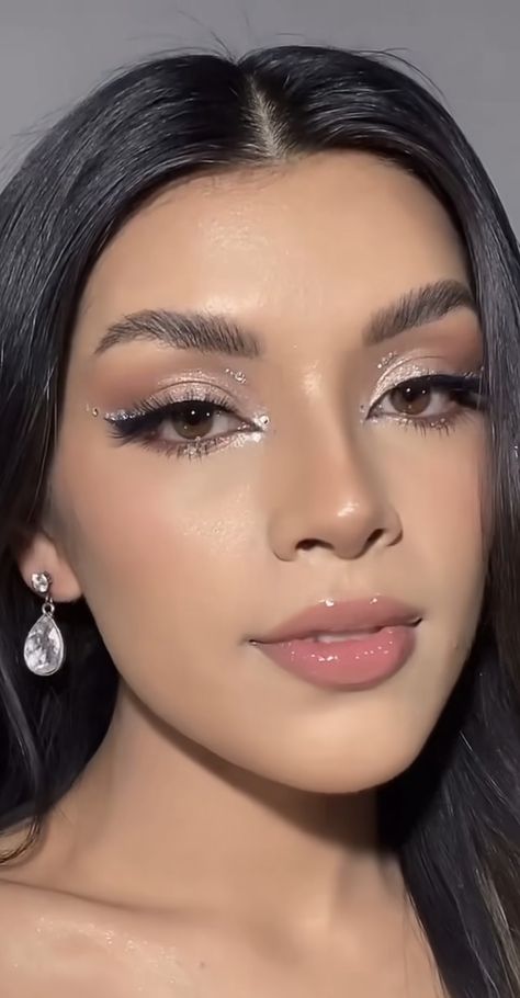 Prom Make Up With Gems, Birthday Makeup Looks With Gems, Full Glam Quince Makeup, Saturno Eye Makeup, Makeup Looks With Gems Simple, Prom Gem Makeup, Black Eyeliner With Gems, Concert Makeup Brown Eyes, Saturno Concert Makeup