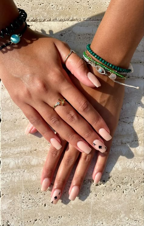 Cute Nails For Vegas, Aesthetic Western Nails, Nails For Traveling, Ace Nails Acrylic, Western Nails Neutral, Acrylic Nails For Vegas Trip, Vacation Nails Vegas, Summer Vegas Nails, Nail Ideas For Las Vegas