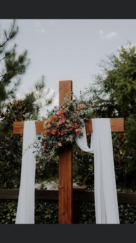 Outdoor Wedding Cross Backdrop, Cross For Wedding Ceremony Altars, Wedding Wooden Cross, Cross Backdrop For Wedding, Wedding Cross Arch, Cross With Flowers For Wedding, Cross Ceremony Wedding, Christian Country Wedding, Wooden Cross For Wedding