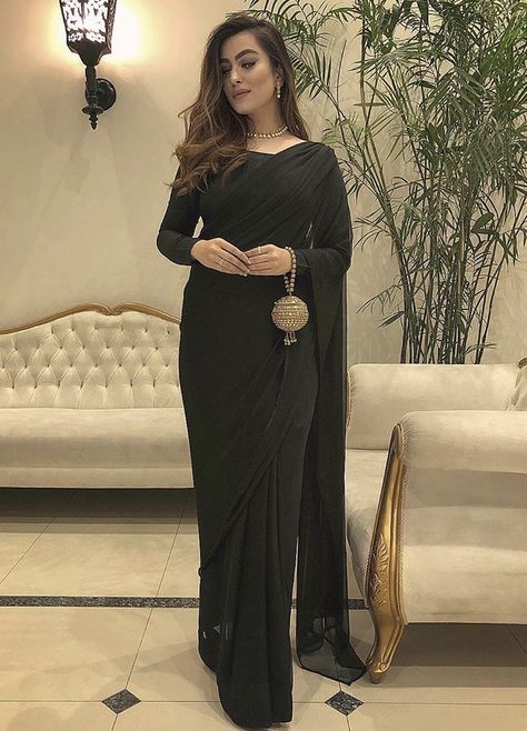 Black Sari, Sarees For Girls, Wedding Dress Bustle, Asian Wedding Dress, Lehenga Designs Simple, Fancy Sarees Party Wear, Simple Sarees, Pakistani Dresses Casual, Beautiful Pakistani Dresses