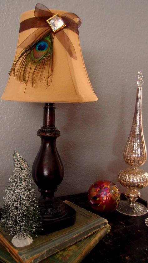 Peacock lamp shade OFF Diy Feather Lamp, Peacock Lampshade, Feather Lamp Shade, Feather Lampshade, Peacock Bedroom, Diy Peacock, Peacock Lamp, Peacock Room, Peacock Crafts