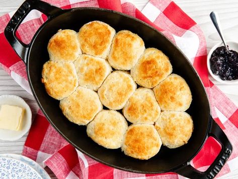 Brenda Gantt's 3-Ingredient Biscuits Are the Most Delicious I've Ever Made Bacon Cheddar Biscuits, 5 Ingredient Dinners, Measuring Ingredients, Cheddar Biscuits, Biscuit Rolls, Biscuits And Gravy, Buttermilk Biscuits, Baking Project, Bacon Cheddar