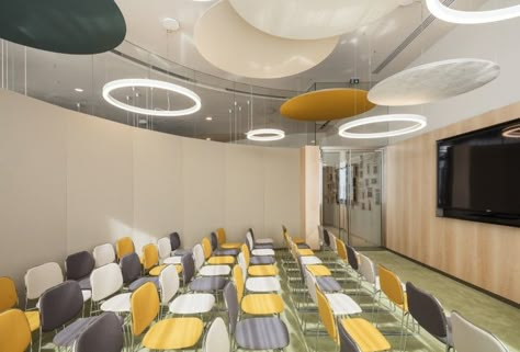 Paris Office, Conference Room Design, Banks Office, Auditorium Design, Classroom Interior, Investment Bank, Lectures Room, Office Design Inspiration, School Interior