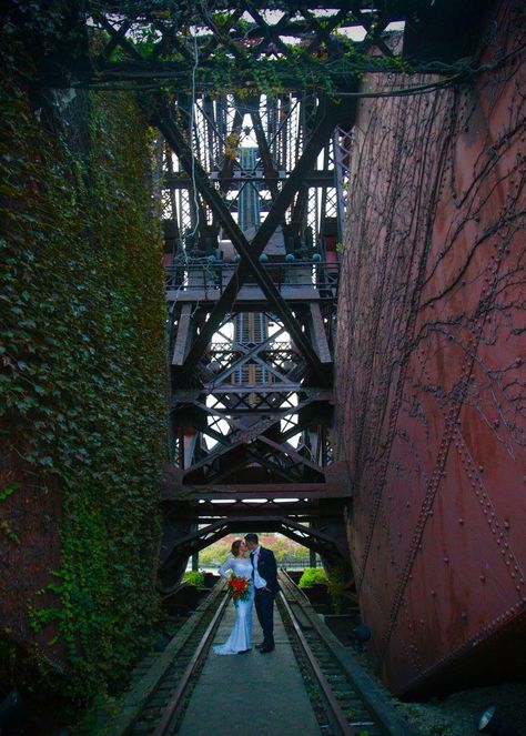 Jack knife bridge in Cleveland, Ohio. Photo taken by Riverfront Photography Cleveland Photography, Downtown Cleveland, Cleveland Wedding, Places To Get Married, Fall Family Photos, Cleveland Ohio, Fall Family, Bay Bridge, Pic Ideas