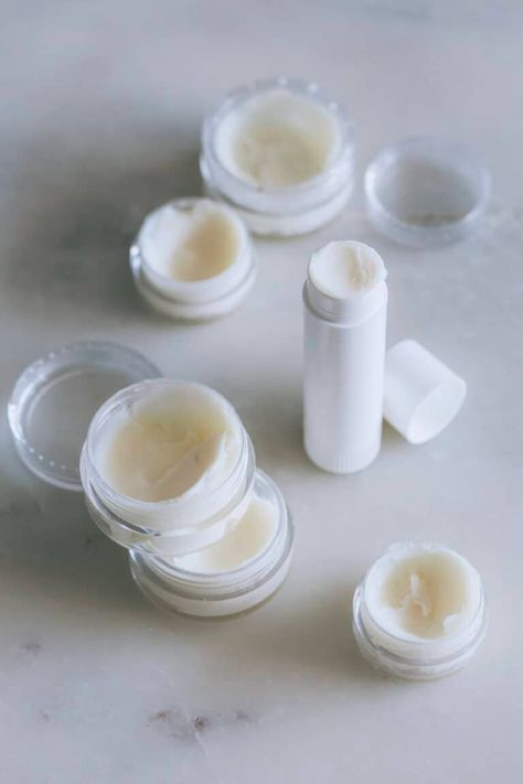 Essential Oils For Cold Sores, Cold Sore Essential Oil, Cold Sore Lip, Essential Oils For Cold, Melissa Essential Oil, Essential Oil Lip Balm, Healing Lip Balm, Lip Balm Recipe, Balm Recipe