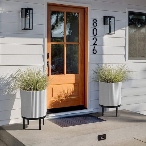 Make a statement with this beautiful rounded stone planter set. Great for the entryway, indoors, or on the patio. Planter With Stand, Rectangular Planters, Stone Planters, Tall Planters, Planter Design, Plastic Planters, Modern Planters, Tall Plants, Outdoor Porch