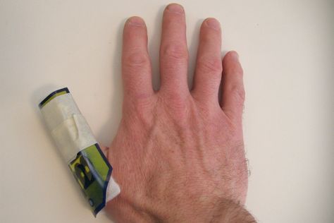 Impromptu Finger Splint: Introduction What is a finger splint?  A finger splint is a medical devise that consists of a flat, padded, moldable, aluminum stick.  It is to be bent over and around a finger.  In order to keep the finger immobile.  Finger splints are used to tr... Thumb Splint, Finger Splint, Diy Cans, Diy Picture, Diy Hacks, Step By Step, I Hope, Canning