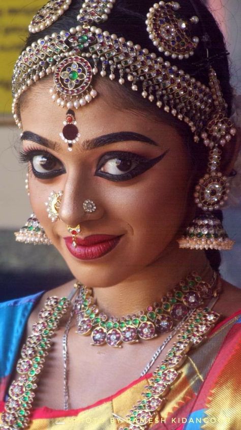 Bharathanatyam Make Up, Bharatanatyam Eye Makeup, Kuchipudi Makeup, Bharatnatyam Eye Makeup, Classical Dance Makeup, Bharatnatyam Makeup, Bharatnatyam Jewellery, Bharatanatyam Makeup, Bharatanatyam Jewellery