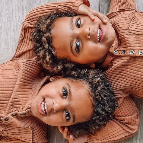 Mixed Twins, Black Twin Babies, Mix Kids, Mixed Boy, Twin Toddlers, Twins Baby, Twin Pregnancy, Mixed Kids, Identical Twins