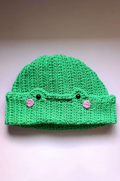 Crochet Frog Hat Pattern - thecaffeinatedsnail.com Free Frog Hat Crochet Pattern, Crochet Frog Beanie Free Pattern, Frog Beanie Crochet Pattern, Cute Crochet Beanie Ideas, Crochet Hat Funny, Frog Bucket Hat Crochet Pattern Free, Crochet Fun Hat, Free Crochet Pattern Beanie, Crochet Frog Hat Pattern Free