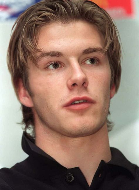 20 Pictures of Young David Beckham David Beckham Vintage, Young Beckham, David Beckham 90s, Young David Beckham, David Beckham Hair, David Beckham Pictures, Beckham Hairstyle, David Beckham Manchester United, David Beckham Haircut