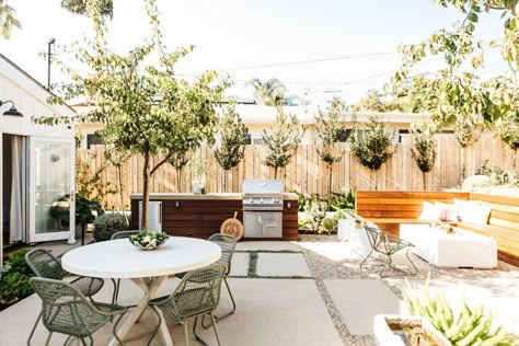 California Backyard, Gravel Patio, Backyard Oasis Ideas, Flagstone Patio, Outdoor Remodel, Backyard Spaces, Backyard Inspo, Backyard Garden Design, Landscaping Design