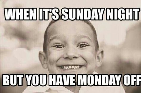 Off on Monday Funny Sunday Memes, Day Off Quotes, Funny Sunday, Sunday Humor, Sunday Quotes Funny, Bye Felicia, Friday Quotes Funny, Monday Humor, Weekday Quotes