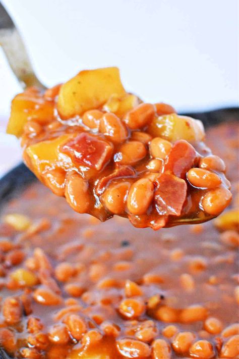 How to make apple pie baked beans with canned beans or dried beans. In a cast iron skillet with pie filling and bacon is the best side. Baked Beans With Canned Beans, Apple Pie Baked Beans, Instant Pot Baked Beans, Instant Pot Beans Recipe, Easy Dump Cake Recipe, Beef Recipe Instant Pot, Instant Pot Pasta Recipe, Cooking Frozen Chicken, Easy Steak Recipes