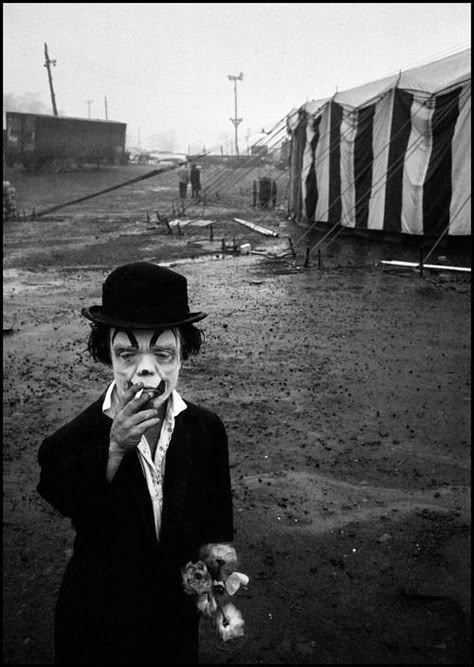 Bruce Davidson Jimmy Armstrong, 'The Dwarf'. Palisades, New Jersey, USA. 1958. © Bruce Davidson. Magnum Photos. Bruce Davidson, Bw Photography, Famous Photographers, Magnum Photos, Street Photographers, Cinematic Photography, Documentary Photography, Photojournalism, Photo Reference