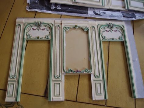 Shannon's mini blog: Quick post of the French wall panels French Wall Panels, Miniature Decorations, French Doll House, Dolls House Shop, Dollhouse Tutorials, Model Room, Barbie Diorama, Doll House Crafts, French Walls